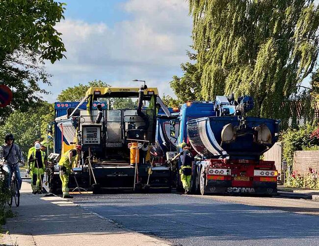 Den nye asfalt­typen er utviklet spesielt for å redusere partikkelforurensning fra trafikken, gjennom en spesiell overflatestruktur som både er slitesterk og i stand til å fange partikler. Foto: Teknologisk Institut