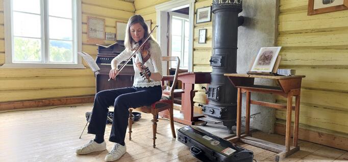 Laura Ellestad har gjennom fleire år fordjupa seg i norske folkemusikkmiljø i USA.