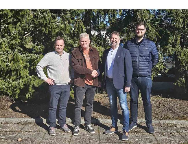 Fra venstre: Henrik Høst (Prosjektleder bygg i Sarpsborg kommune), Lars Henning Olsen (Virksomhetsleder utbygging i Sarpsborg kommune), Vidar Gulbrandsen (Avdelingssjef Bravida Sarpsborg elektro) og Eirik Blindheim Johansen (Prosjektleder Bravida Sarpsborg). Foto: Bravida