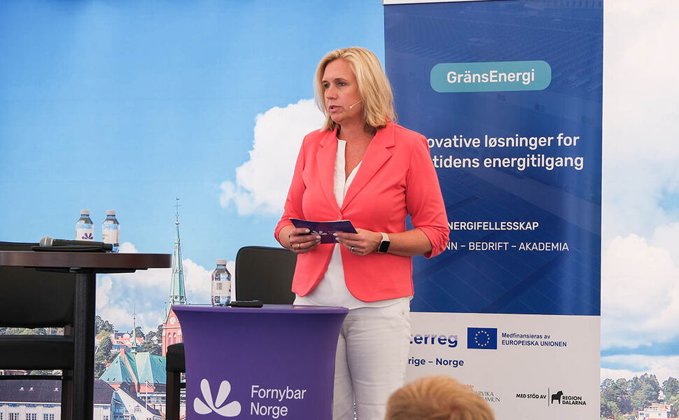 – Norske bedrifter tar stadig større markedsandeler innen solkraft internasjonalt, og solkraft representerer en enorm mulighet for norsk næringsliv, sier Trine Kopstad Berentsen, direktør for solenergi og energisamfunn i Fornybar Norge. Her fotografert på årets Arendalsuke. Foto: Ingeborg Aarø/ Fornybar Norge