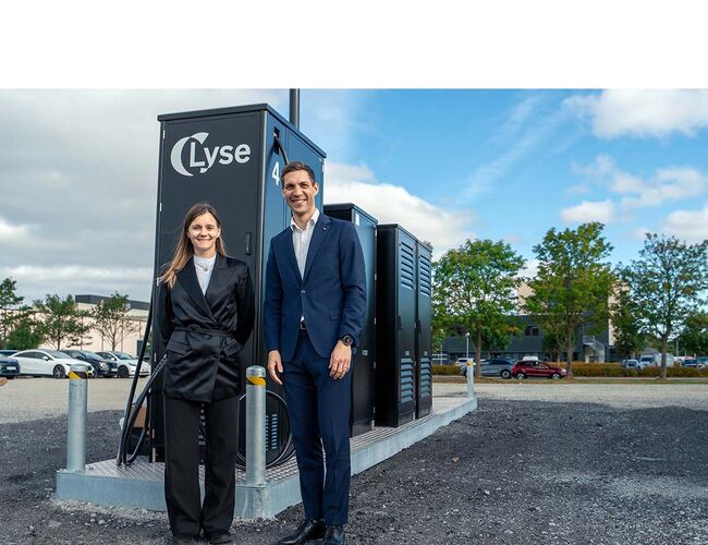 Lyses Marianne Frøystad Ånestad og Klima- og miljøminister Andreas Bjelland Eriksen. Foto: Lyse