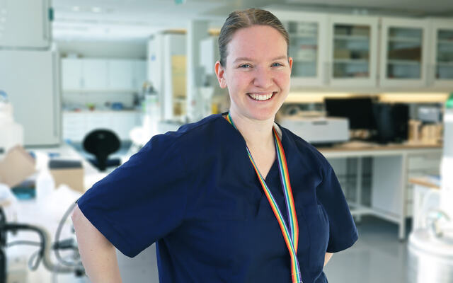 Picture of Senior Engineer Solveig Uvsløkk in the lab.