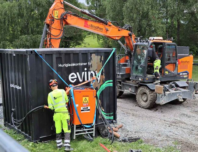 Ladecontainer og el-graver. Foto: Nils Gelting Andresen