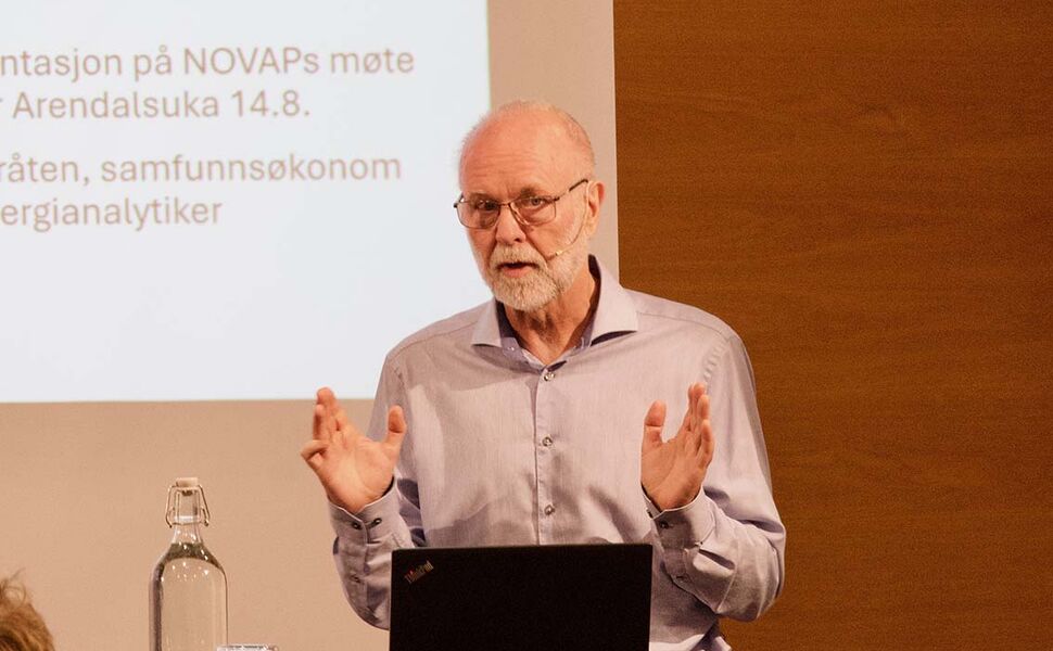 – Det er vinteren som er utfordringen i det norske energisystemet, og da særlig kuldeperioder, sier Jan Bråten, samfunnsøkonom og energianalytiker. Her fotografert på Arendalsuka den 14. august. Foto: GCE NODE/Arne Roger Janse