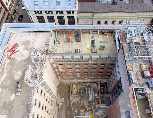 To bygg slås sammen til ett, og de tre øverste etasjene rives og bygges på nytt. Foto: AF Gruppen/Max Emanuelson To bygg slås sammen til ett, og de tre øverste etasjene rives og bygges på nytt. Foto: AF Gruppen/Max Emanuelson