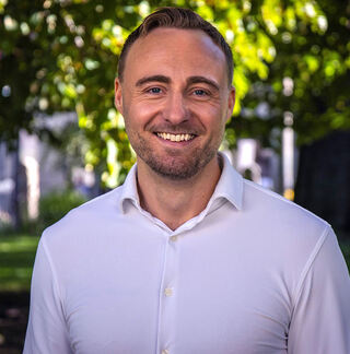 Henrik Myhra Slyngstadli fra NOBB har bidratt i pilotprosjektet i Ålesund kommune, der digitale produktpass er testet ut sammen med Norsk Wavin. Foto: NOBB