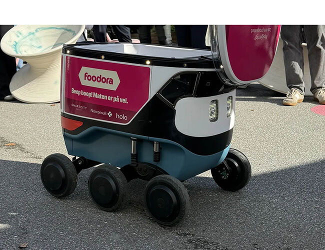 Roboten Cartken Model C er en moderne leveringsrobot som veier 34 kilo, kan bære opptil 14 kilo last og har en driftstid på 13 timer. Foto: Norconsult