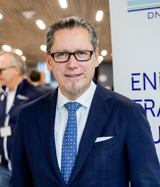 –  Den globale energiomstillingen stopper ikke opp, den utvikler seg og flyttes mot regioner som satser ufortrødent på fornybar teknologi og karbonfangst og lagring, sier Remi Eriksen, konsernsjef i DNV. Foto: DNV