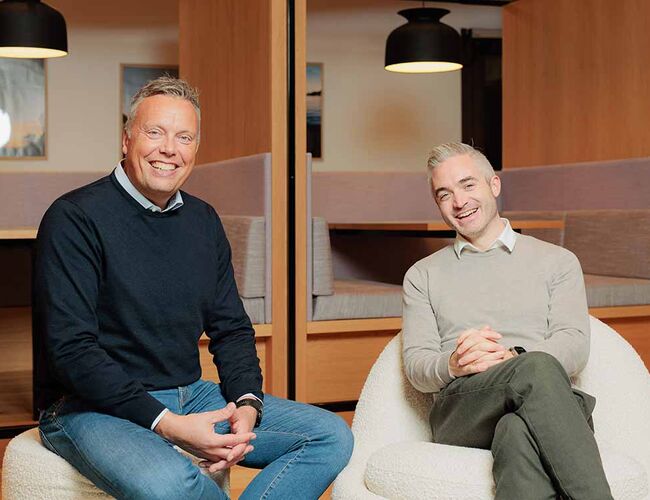 Even Gjesdal, administrerende direktør i Noova Energy Systems (til venstre) og daglig leder Tommy Hagenes i Energy Control. Foto: Noova Energy Systems
