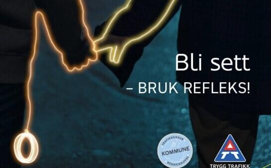 Trygg trafikk plakat bli sett bruk refleks, viser 2 hender med reflekser