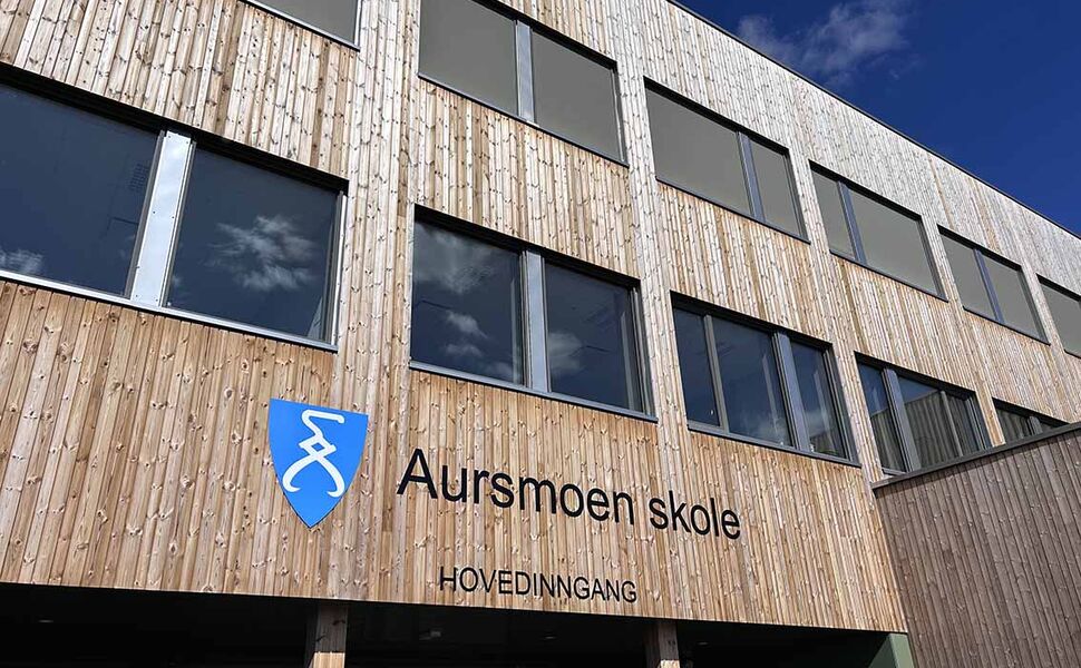 I august markerte Aurskog-Høland kommune åpningen av de nye svanemerkede byggene, Aursmoen skole og barnehage. Foto: Miljømerking Norge