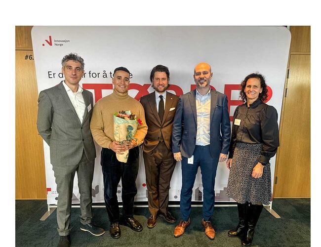 Francesco Finotti (SINTEF), Marton Vølstad (CCUS Norge), Vegard Grøslie Wennesland (Statssekretær, Nærings- og fiskeridepartementet), Cristian Valdes Carter (Strategidirektør, Innovasjon Norge) og Jannicke Gerner Bjerkås (Hafslund Celsio). Foto:  SINTEF/CCUS Innovation