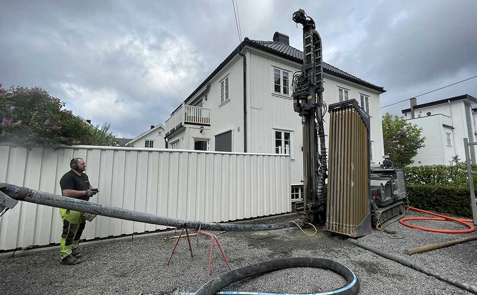 Arbeid i forbindelse med etablering av bergvarme. Foto: Norsk Varmepumpeforening Arbeid i forbindelse med etablering av bergvarme. Foto: Norsk Varmepumpeforening