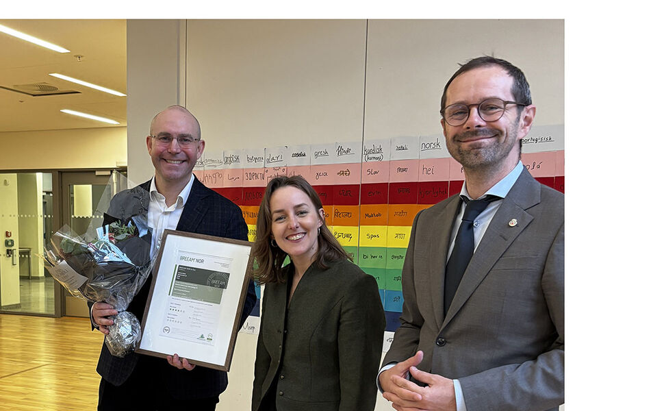 Administrerende direktør Oslo Pensjonsforsikring, Lars Haram, daglig leder i Grønn Byggallianse, Mie Fuglseth og finansbyråd Hallstein Bjercke (V). Foto: Grønn Byggallianse Administrerende direktør Oslo Pensjonsforsikring, Lars Haram, daglig leder i Grønn Byggallianse, Mie Fuglseth og finansbyråd Hallstein Bjercke (V). Foto: Grønn Byggallianse