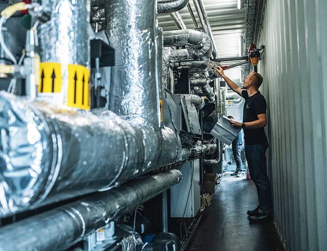 Selv dersom strømprisen er høy, er industrielle høytemperaturvarmepumper fortsatt den mest økonomiske og energieffektive løsningen for å produsere varme opp til 150 °C. Foto: Teknologisk Institut Selv dersom strømprisen er høy, er industrielle høytemperaturvarmepumper fortsatt den mest økonomiske og energieffektive løsningen for å produsere varme opp til 150 °C. Foto: Teknologisk Institut