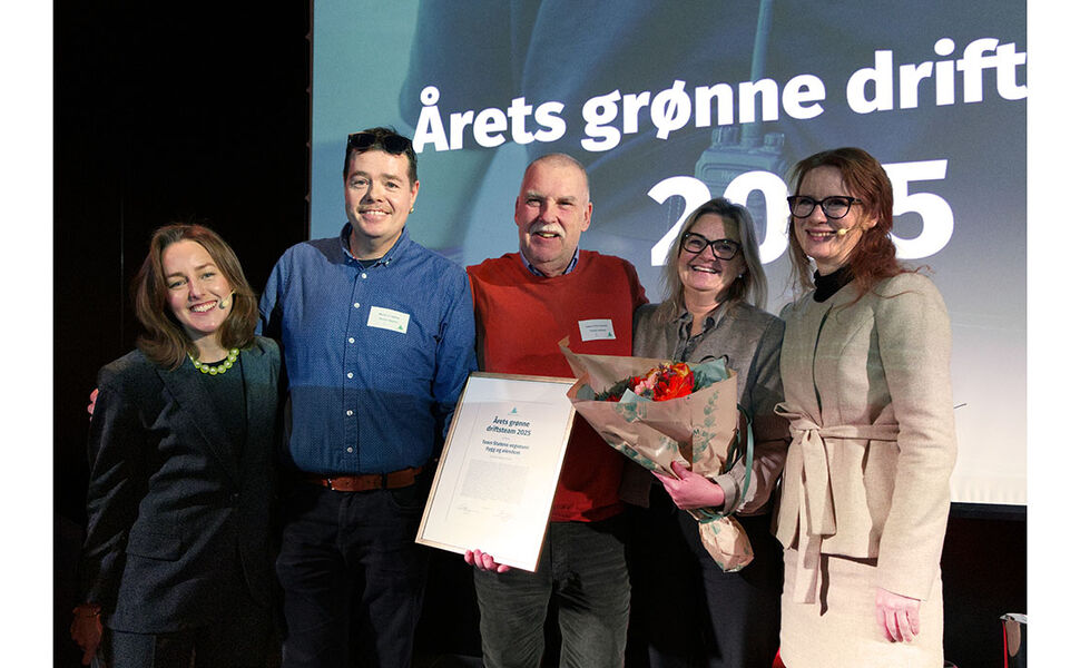 Fra venstre: Mie Fuglseth (Grønn Byggallianse), Team Statens vegvesen ved Martin H. Sæther, Glenn Tony Svensen og Monica Kristiansen og statssekretær i Energidepartementet Marte H. Grindaker (Ap). Foto: Grønn Byggallianse