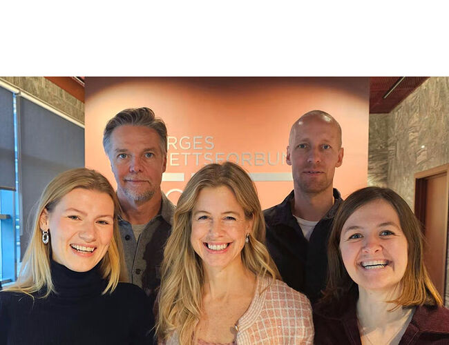 Bakerst på bildet er Kristian Kjelman og Håkon Tønnessen fra Hafslund, foran er Kristine Hjort-Gulbrandsen fra Hafslund Rådgivning og Dagfrid Forberg og Michelle Le Gal Hermandsen fra NIF. Foto: Geir Owe Fredheim/Norges idrettsforbund