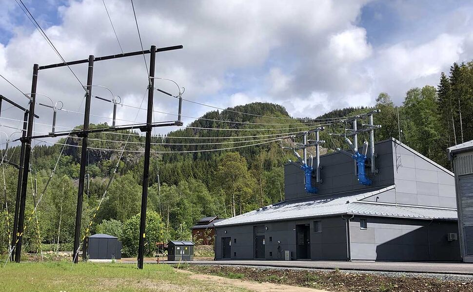 Austerdalen Transformatorstasjon i Kvinesdal er en av transformatorstasjonene til Glitre Nett som er bygget med høyspentbrytere uten den klimaskadelige drivhusgassen SF6. Foto: Vidar Jakobsen - Glitre Nett