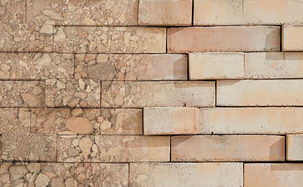 I samarbeid med C.F. Møller Architects har teglprodusenten wienerberger utviklet MIX. En ny teglsteinsserie hvor mer enn 30 % av innholdet består av knust murverk fra nedrevne bygninger og byggeplasser. Foto: wienerberger