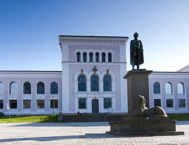 GK og Universitetet i Bergen har hatt et tett samarbeid de siste ti årene, og forlenger nå avtalen med ytterligere åtte år. Foto: Thomas Vindal Christensen/UiB