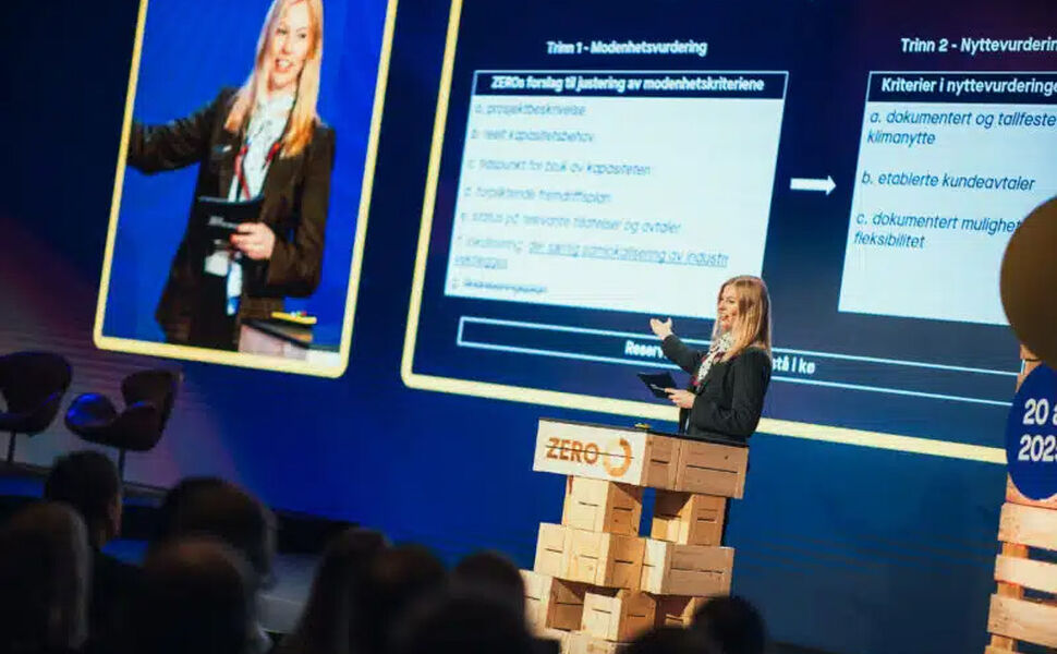 ZEROs Iselin Lothe la frem de ti politiske anbefalingene på Zerokonferansen 27. november. Foto: Kevin Dahlman/ZERO