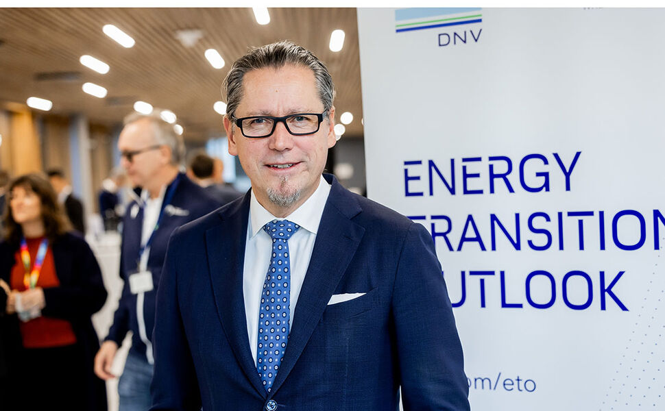 Remi Eriksen, konsernsjef i DNV, legger frem selskapets nye rapport Energy Transition Outlook Norway, som analyserer den norske energiomstillingen frem mot 2060. Foto: DNV