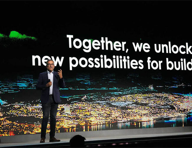 – Plattformen fungerer som en intelligent driftsassistent som aldri sover, sier Manish Kumar, konserndirektør i Digital Energy hos Schneider Electric. Foto: Stefania Nilsen, Schneider Electric. – Plattformen fungerer som en intelligent driftsassistent som aldri sover, sier Manish Kumar, konserndirektør i Digital Energy hos Schneider Electric. Foto: Stefania Nilsen, Schneider Electric.