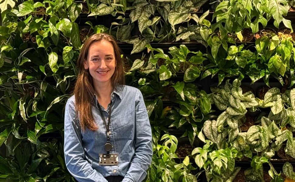 – Vaktmestere og byggdriftere er nøkkelen til energieffektive bygg, sier Kari Blumer, direktør for Operational Excellence Property i Coor. Foto: Coor