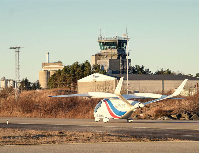 Det helelektriske flyet BETA ALIA i Florø. Foto: Øystein Løwer/Avinor Det helelektriske flyet BETA ALIA i Florø. Foto: Øystein Løwer/Avinor