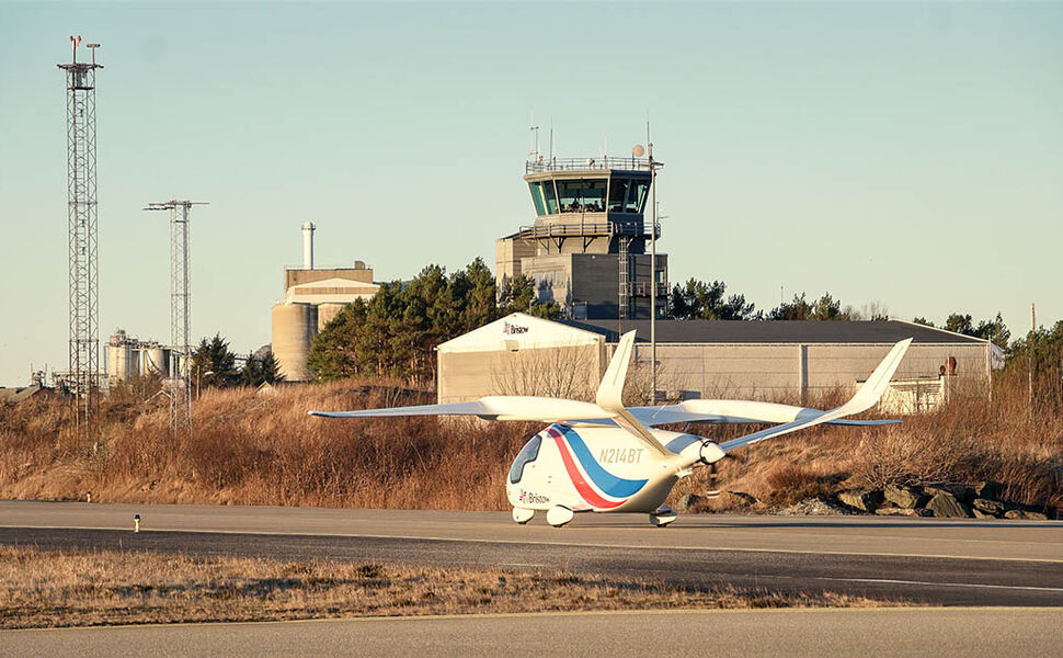 Det helelektriske flyet BETA ALIA i Florø. Foto: Øystein Løwer/Avinor