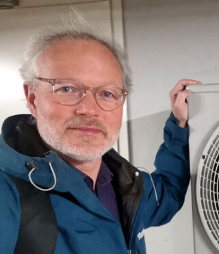 Det er et stort potensiale for energieffektivisering av eksisterende bygninger med bruk av balansert ventilasjon med varmegjenvinning og varmepumpe til oppvarming og varmtvann, sier Thor Lexow, adm. dir. i VKE. Foto: VKE