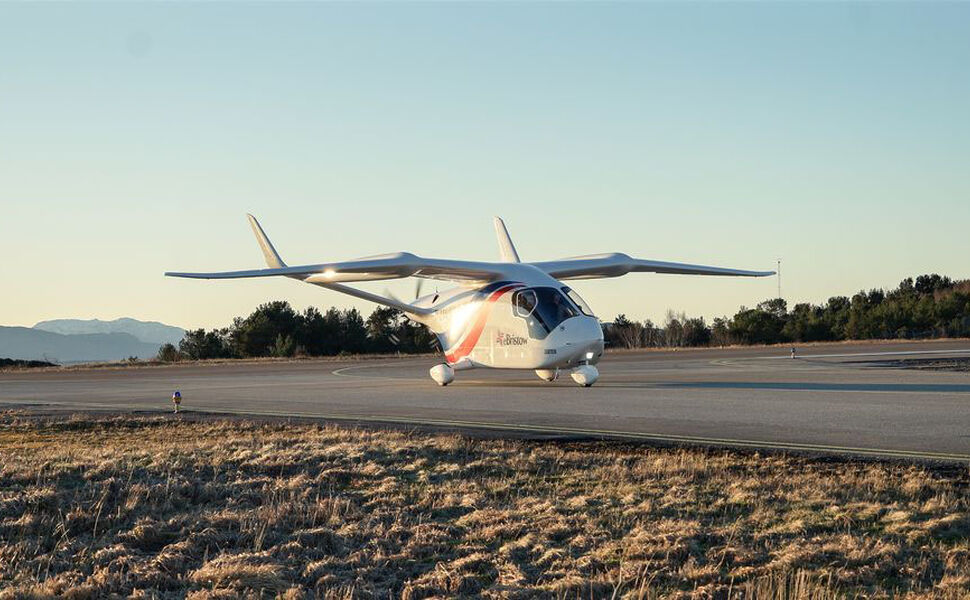 Det elektriske flyet som har flydd testrute mellom Stavanger og Bergen, her på besøk i Florø 22. januar. Foto: Øystein Løwer/Avinor Det elektriske flyet som har flydd testrute mellom Stavanger og Bergen, her på besøk i Florø 22. januar. Foto: Øystein Løwer/Avinor