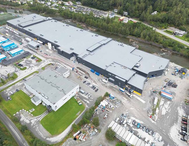 Hima Seafoods nye anlegg på Rjukan bruker spillvarme fra Green Mountain i produksjonen. Foto: Hima Seafoods