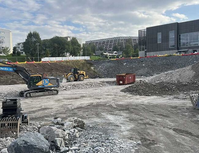 80 prosent av Oslos årlige rivemasse blir brukt som fyllmasse på prosjektet på Stovner Torg i stedet for å sendes ut av byen. Foto: Magna Construction Management 80 prosent av Oslos årlige rivemasse blir brukt som fyllmasse på prosjektet på Stovner Torg i stedet for å sendes ut av byen. Foto: Magna Construction Management