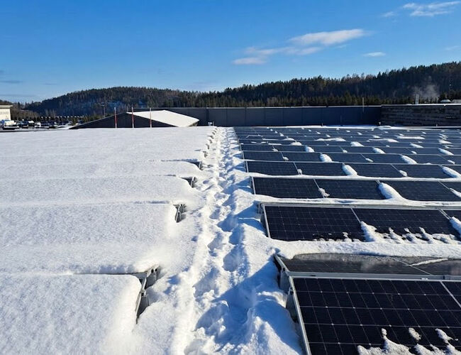 20 cm snø smeltet på ett døgn på Snipetjernveien 9, eid av Bulk Industrial Real Estate. Foto: Sunday Power