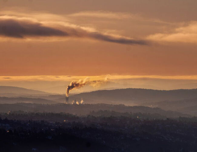 Det er mulig med store kutt i utslipp av klimagasser i Norge mot 2050. Miljødirektoratet er tydelige på at virkemidler må raskt på plass. Bilde av anlegget for avfallsbehandling på Klemetsrud i Oslo, som er en del av prosjektet Langskip for fangst, transport og lagring av CO2 i Norge. Foto: Ole Berg-Rusten/NTB. Det er mulig med store kutt i utslipp av klimagasser i Norge mot 2050. Miljødirektoratet er tydelige på at virkemidler må raskt på plass. Bilde av anlegget for avfallsbehandling på Klemetsrud i Oslo, som er en del av prosjektet Langskip for fangst, transport og lagring av CO2 i Norge. Foto: Ole Berg-Rusten/NTB.
