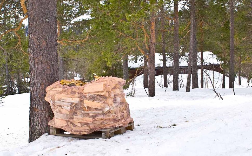 Det har vært behov for mye ved hittil i år, og ikke minst hytteeiere sørger for etterforsyning. Foto: Norsk Ved Det har vært behov for mye ved hittil i år, og ikke minst hytteeiere sørger for etterforsyning. Foto: Norsk Ved