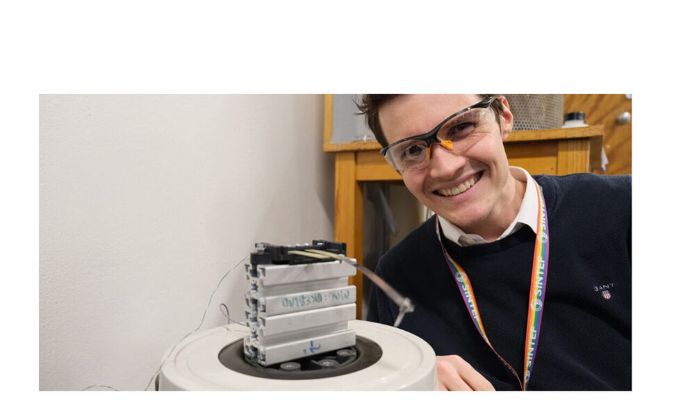 Fanger vibrasjoner. Forsker Nikolai Helth Gaukås og kollegene på SINTEF mener denne energien kan brukes der det ellers ikke finnes strøm. Foto: Emma Sæther