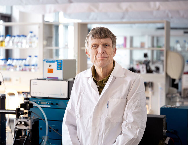 NMBU-professor Vincent Eijsink, som er tildelt Novonesis Biotechnology Prize 2026. Foto: Tommy Normann, NMBU