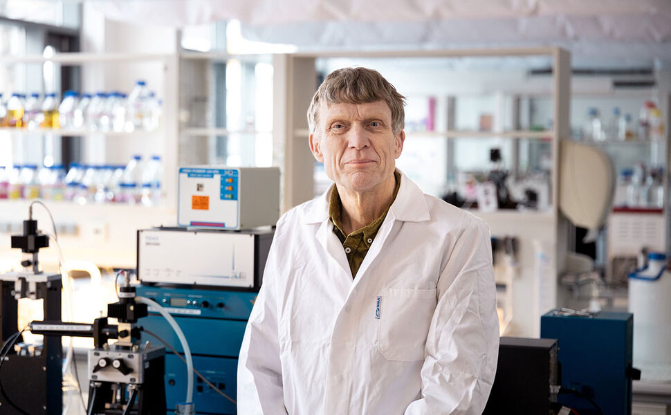 NMBU-professor Vincent Eijsink, som er tildelt Novonesis Biotechnology Prize 2026. Foto: Tommy Normann, NMBU