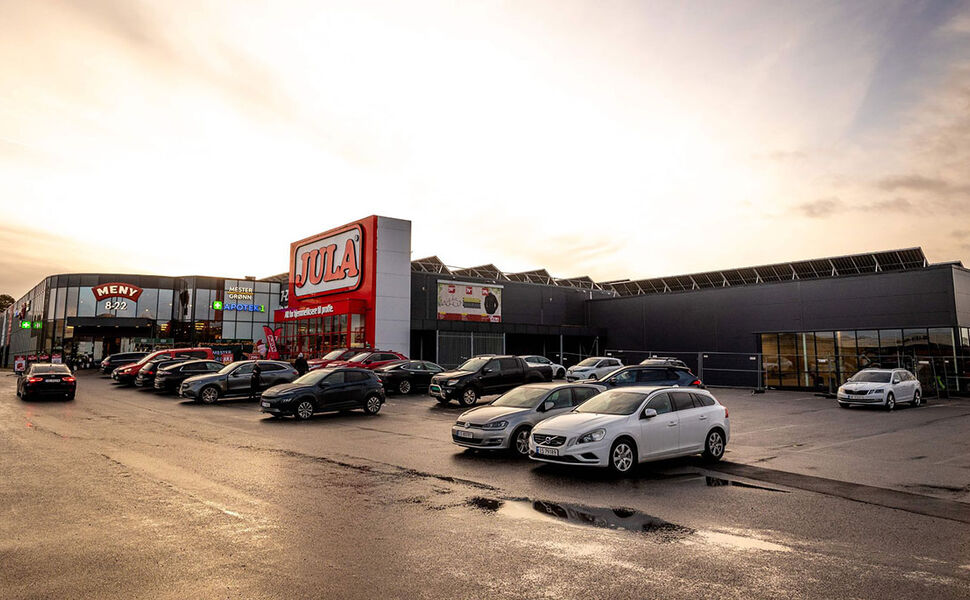 Solcelleanlegget på tak og fasade i Tjøllingveien 45 kan produsere opp til 500 000 kWh i året Foto: Sunday Power Solcelleanlegget på tak og fasade i Tjøllingveien 45 kan produsere opp til 500 000 kWh i året Foto: Sunday Power