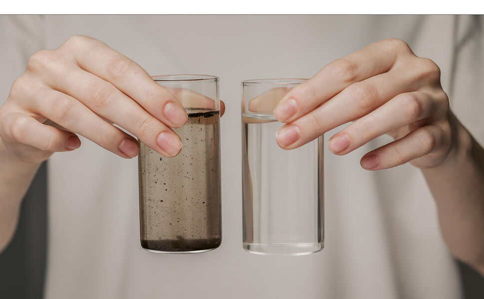 Forurenset vann i lukkede varme- og kjøleanlegg fører til økt energibruk og høyere driftskostnader. Bildet viser rent og forurenset vann. Foto: Kompa Forurenset vann i lukkede varme- og kjøleanlegg fører til økt energibruk og høyere driftskostnader. Bildet viser rent og forurenset vann. Foto: Kompa