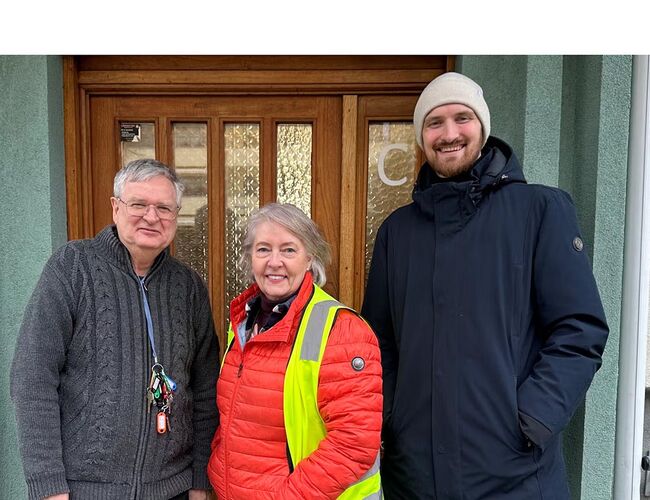 Fra venstre: Sverre Andre Harvei og Jeanette Førland fra sameiet Hammerstads gate 21 og Thomas Kristensen fra Hafslund. Foto: Hafslund Fra venstre: Sverre Andre Harvei og Jeanette Førland fra sameiet Hammerstads gate 21 og Thomas Kristensen fra Hafslund. Foto: Hafslund