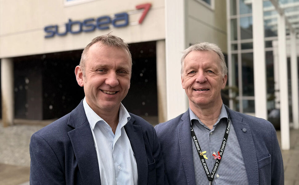 Tord Helland i Lyse Neo (til venstre) ønsker at flere bygg konvertes til fjernvarme. Til høyre på bildet Hans Olavesen i Subsea 7. Foto: Lyse Tord Helland i Lyse Neo (til venstre) ønsker at flere bygg konvertes til fjernvarme. Til høyre på bildet Hans Olavesen i Subsea 7. Foto: Lyse