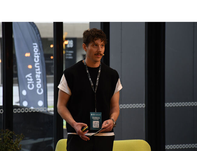 – Hvis vi skal få til endringer i stor skala, må vi finansiere renovering av den eksisterende bygningsmassen. Det er her den store gevinsten ligger, sier Axel Stenbom, produktstrateg i EG. Foto: EG – Hvis vi skal få til endringer i stor skala, må vi finansiere renovering av den eksisterende bygningsmassen. Det er her den store gevinsten ligger, sier Axel Stenbom, produktstrateg i EG. Foto: EG