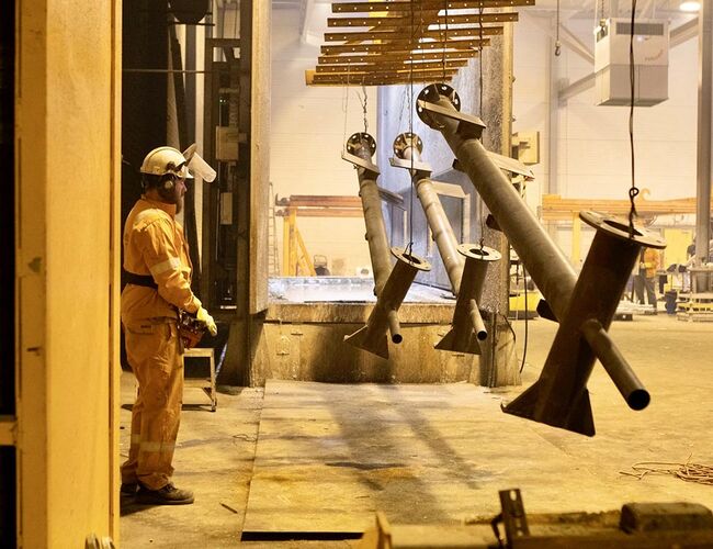 Fra produksjonen hos Zinken AS. Foto: Solcellekraft Fra produksjonen hos Zinken AS. Foto: Solcellekraft