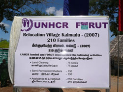 Skiltet viser hvem som har hjulpet til med byggingen