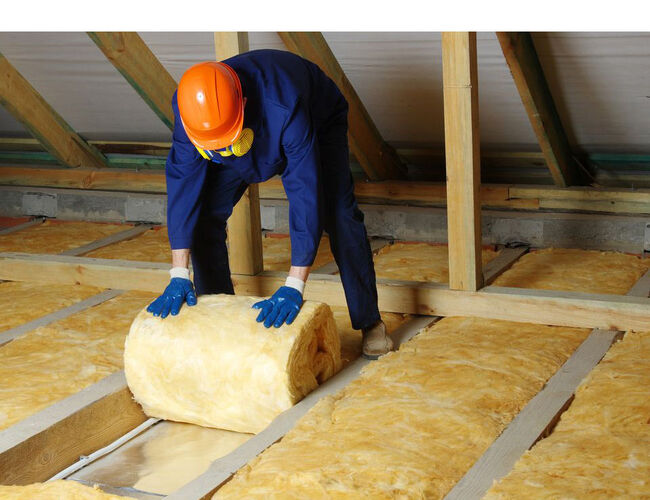 Etterisolering av tak og loft er blant flere nye tiltak som Enova nå støtter for å gjøre boliger mer energieffektive. Foto: irin-k/Shutterstock Etterisolering av tak og loft er blant flere nye tiltak som Enova nå støtter for å gjøre boliger mer energieffektive. Foto: irin-k/Shutterstock
