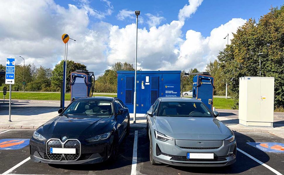 Energilagringsenhet ved hurtigladerstasjon i Sverige.  Foto: Recharge
