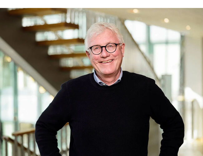 Politisk gjennomslag for Tore Strandskog og gjengen i Næringspolitisk seksjon i NHO Elektro om energimerking av bygg med solceller: – Denne avklaringen fra NVE gir både eiendomsaktører og solbransjen nødvendig forutsigbarhet til å satse videre, sier han. Foto: NHO Elektro Politisk gjennomslag for Tore Strandskog og gjengen i Næringspolitisk seksjon i NHO Elektro om energimerking av bygg med solceller: – Denne avklaringen fra NVE gir både eiendomsaktører og solbransjen nødvendig forutsigbarhet til å satse videre, sier han. Foto: NHO Elektro